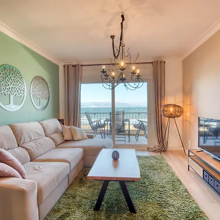 Maya Beachfront Lejlighed *